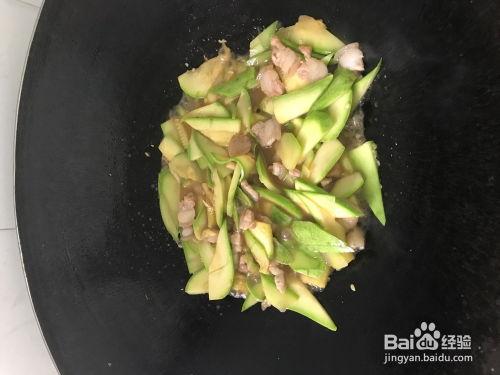 小瓜怎么吃才好消化,轻松消化，美味加分