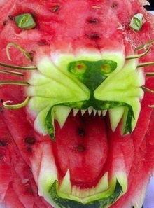 带你吃瓜放烟花,吃瓜放烟花，共度欢乐时光