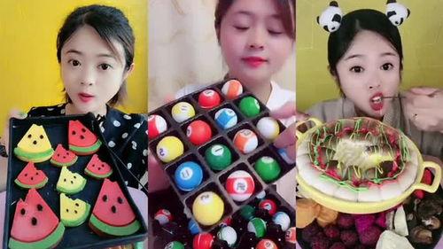 吃瓜女生打台球