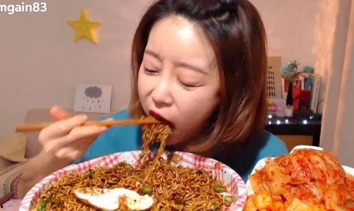 网友吃瓜重咸口味,网友吃瓜新潮流