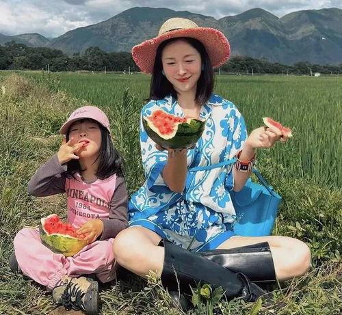 情侣田野吃瓜头像高清