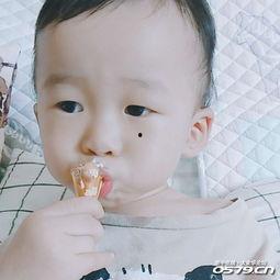 儿童拍摄吃瓜视频